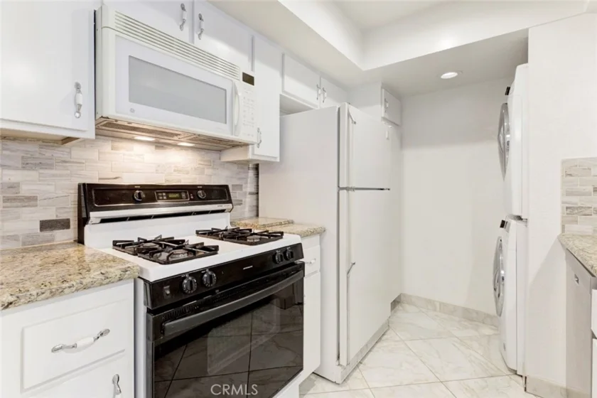 460 Oak Street #203 photo 3