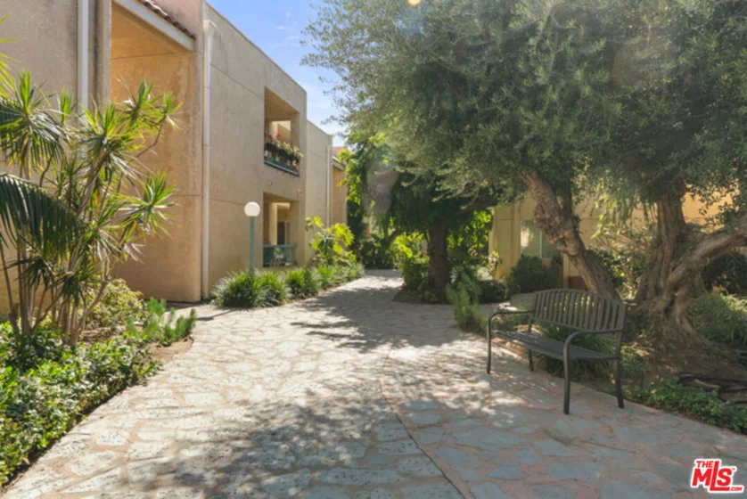 18307 Burbank Boulevard #118 photo 3