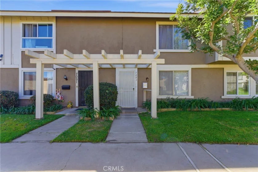 7085 Fulton photo 1