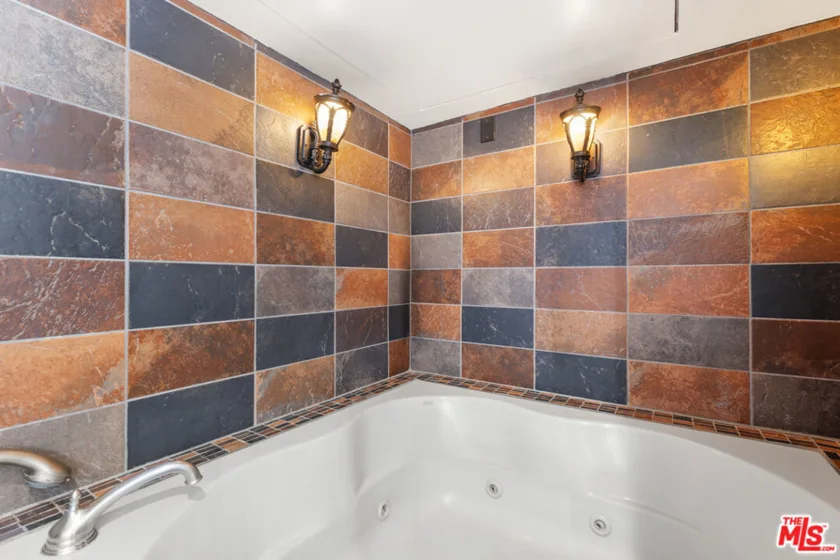 740 N Kings Road #102 photo 17