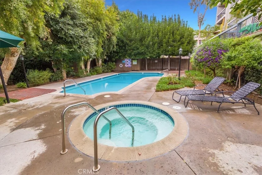 5339 Lindley Unit 207 photo 14