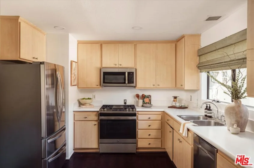 822 Victor Avenue #4 photo 13