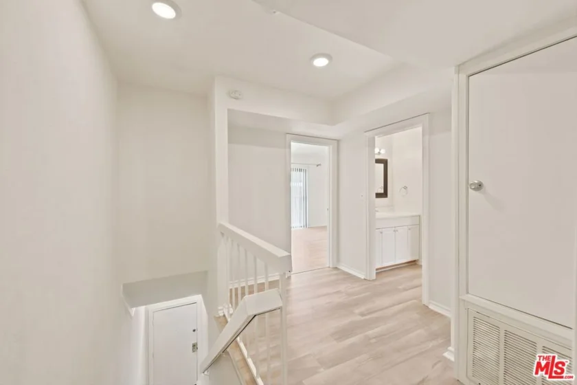 14937 Sherman Way #2 photo 33