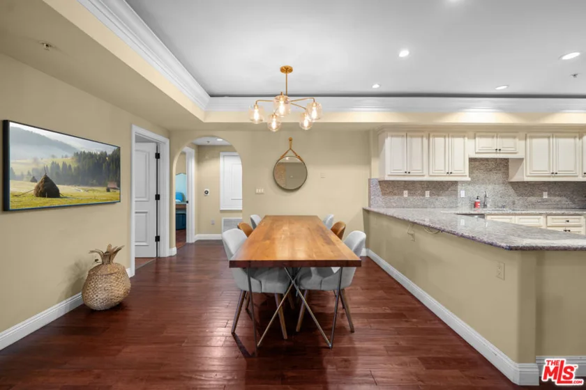 837 Crenshaw Boulevard #204 photo 4