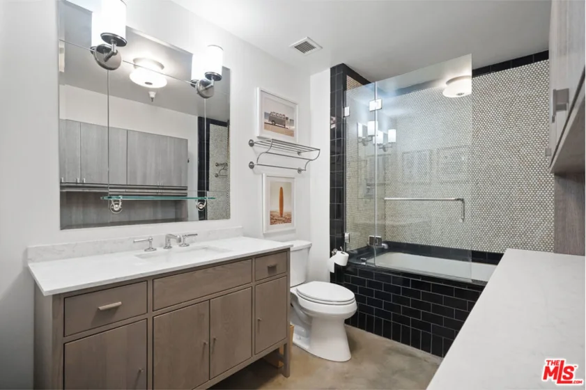 849 S Broadway #403 photo 16