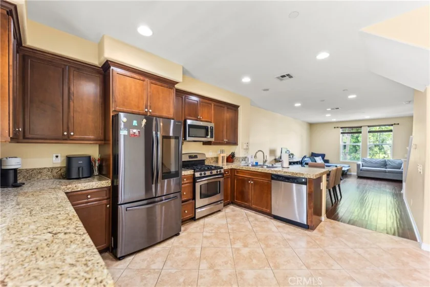 1123 Abelia photo 3