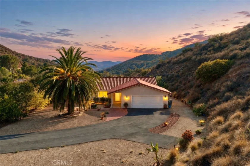 45251 La Cruz Drive photo 2