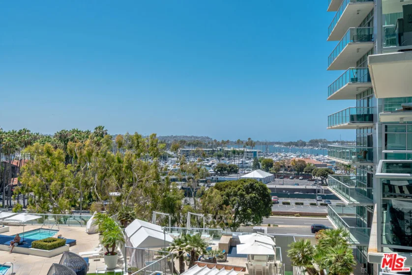 13700 Marina Pointe Drive #630 photo 10