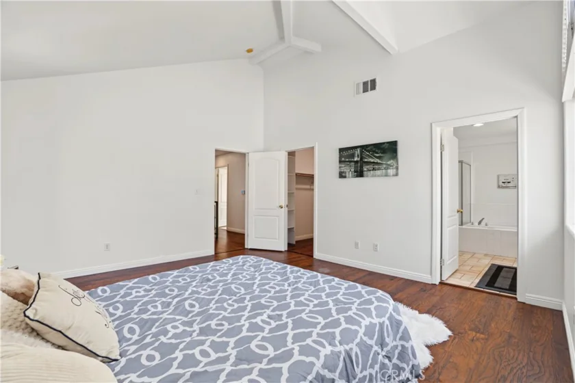 18334 Keswick Street photo 28