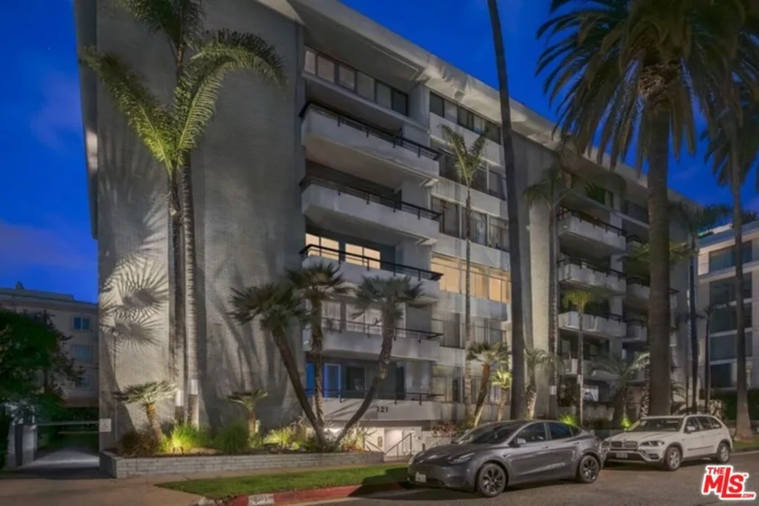 121 S Palm Drive #403 photo 41