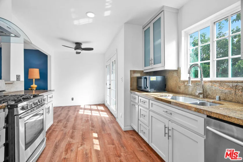 6160 Whitsett Avenue #10 photo 6