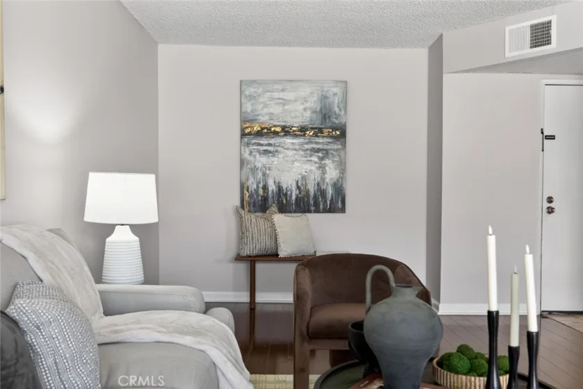 5412 Lindley Avenue #322 photo 2