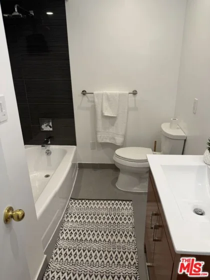 1328 Havenhurst Drive #202 photo 32