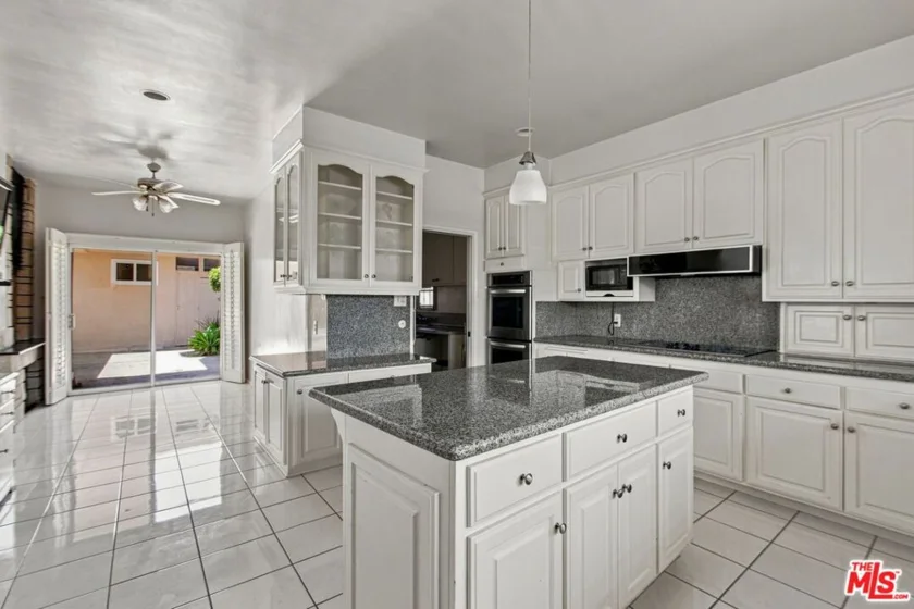 5452 W 57th Street photo 8