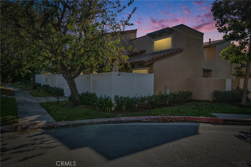 1048 Westward Way photo 1