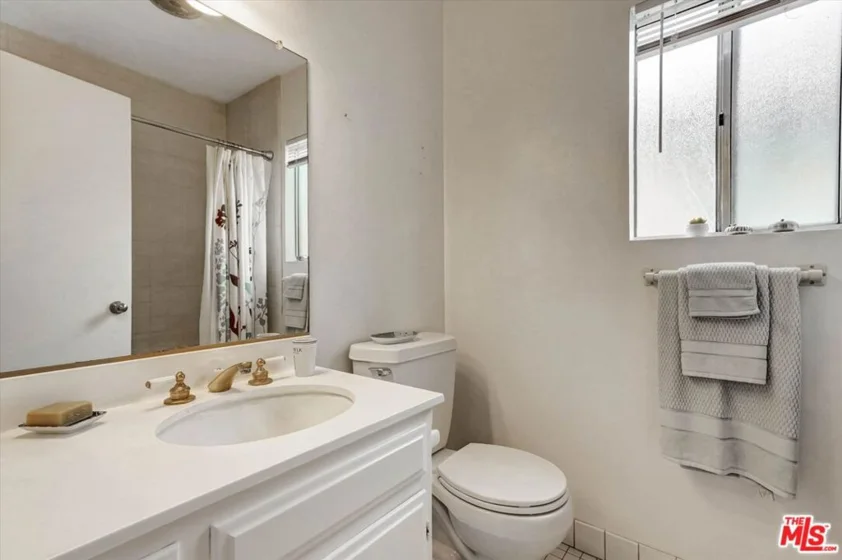 1828 Barry Avenue #4 photo 17