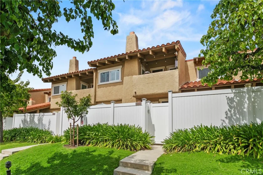 1051 Westward Way photo 1
