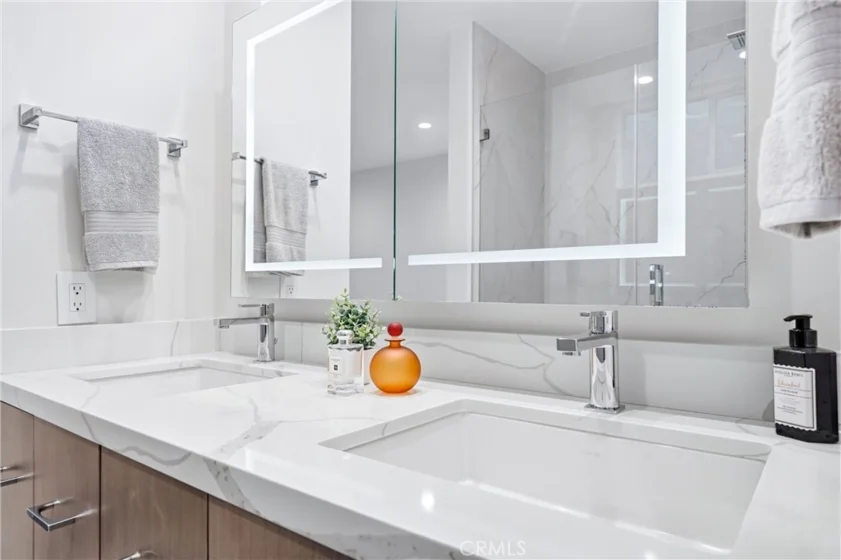 383 Bay Shore #203 photo 35