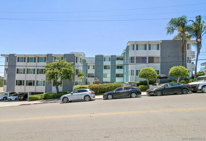 1907 Robinson Avenue #304 photo 2