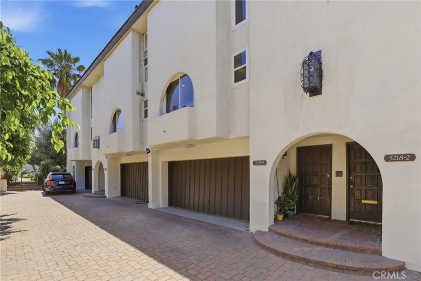 5218 Lindley Avenue #3 photo 2