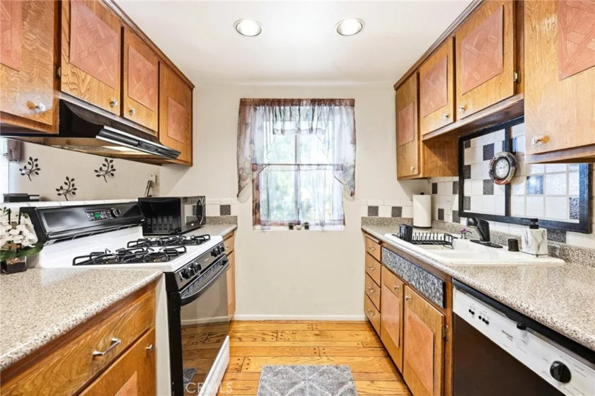 18333 Hatteras Street #56 photo 6