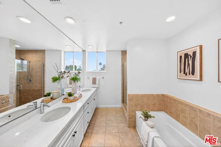 333 Westminster Avenue #402 photo 16