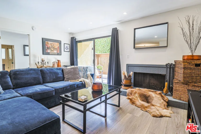 16022 Moorpark Street #103 photo 1