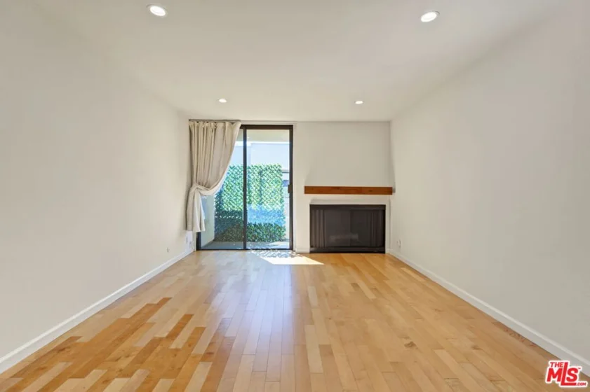 740 N Kings Road #314 photo 14