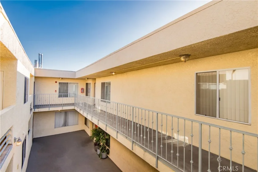 7045 Woodley Avenue #218 photo 2