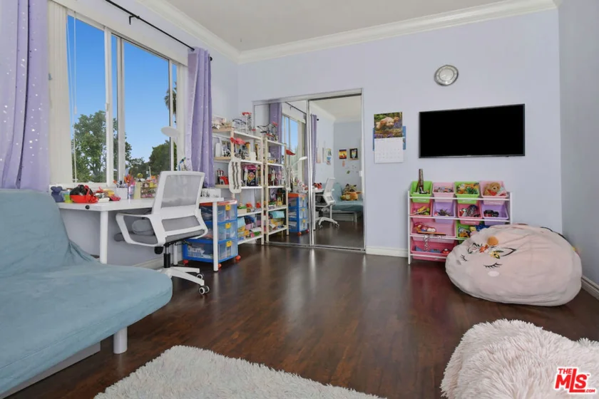 14315 Magnolia Boulevard #101 photo 29