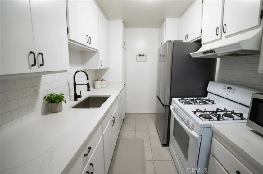5700 Etiwanda Avenue #149 photo 3
