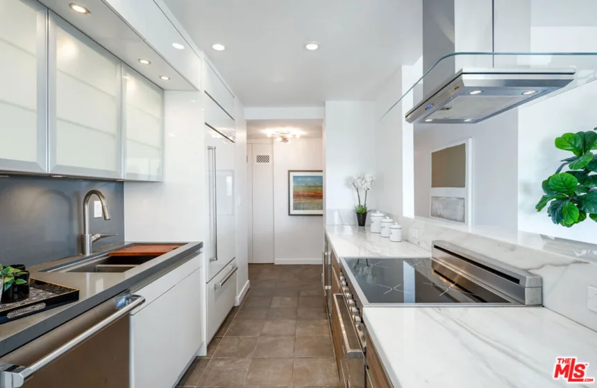 1155 N La Cienega Boulevard #508 photo 3