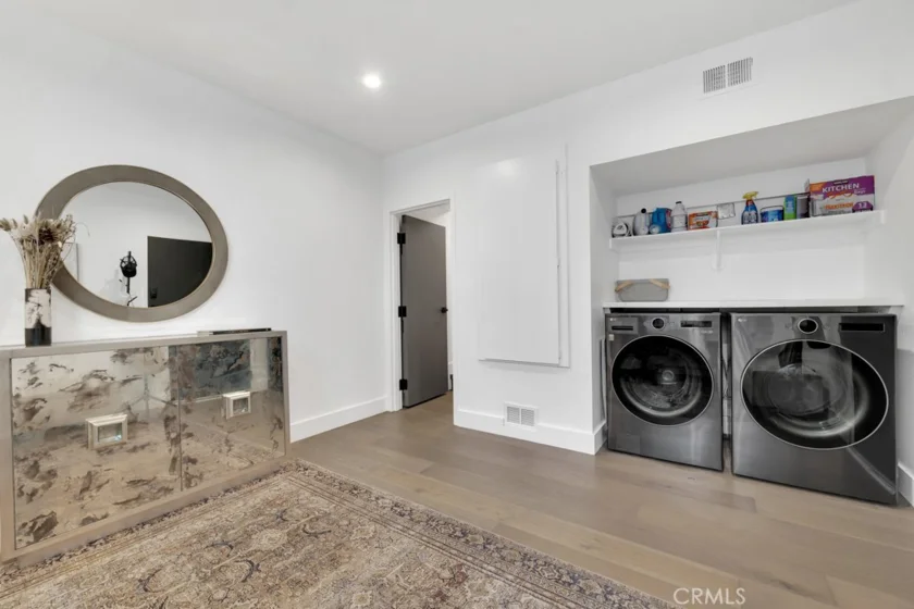 21931 Burbank Boulevard #25 photo 37