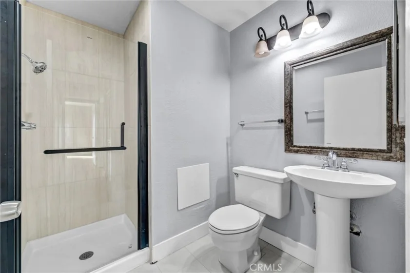 2207 Apricot photo 15