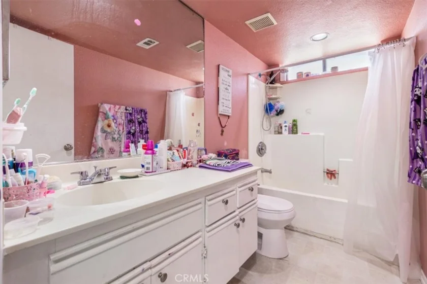1731 E 68th #5 photo 52