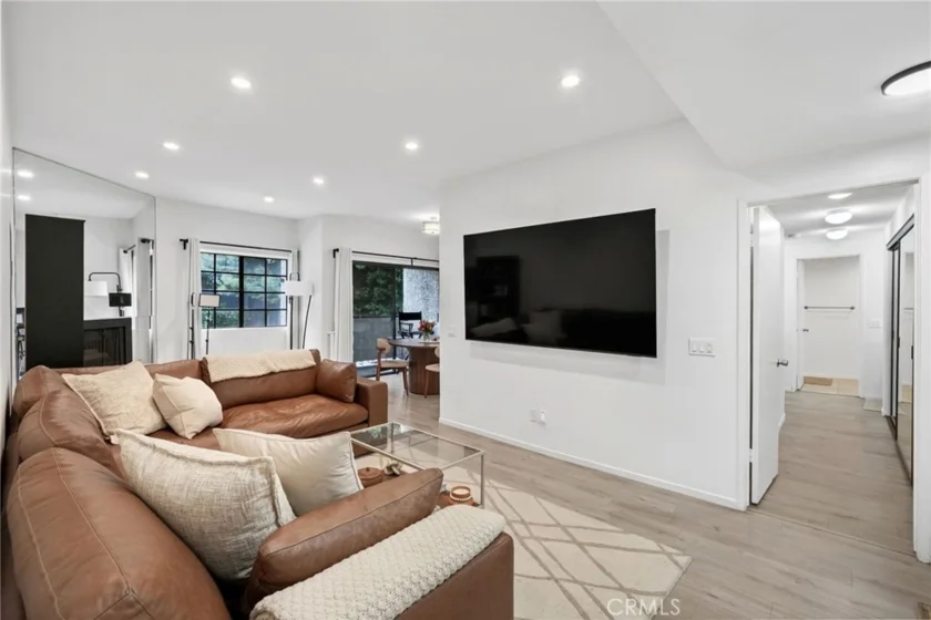 17914 Magnolia Boulevard #135 photo 3