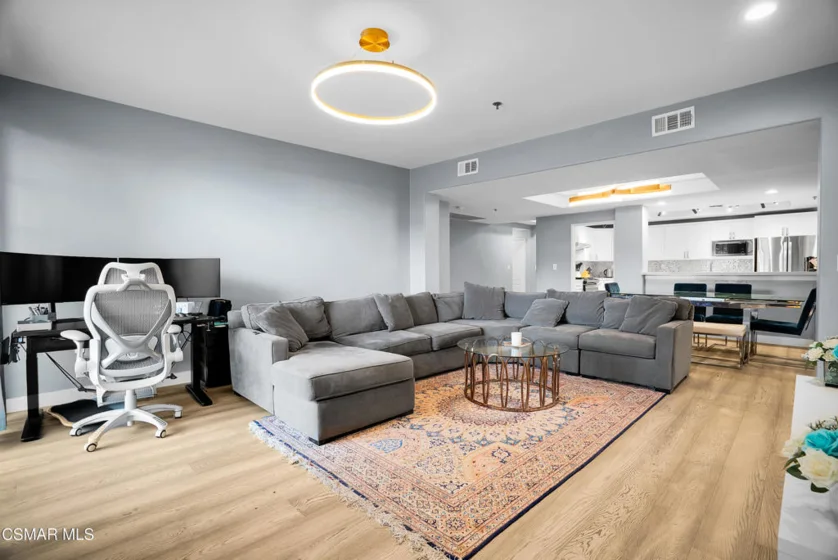 4348 Mammoth Avenue #203 photo 16