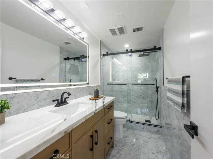 1944 Glendon Avenue #209 photo 33