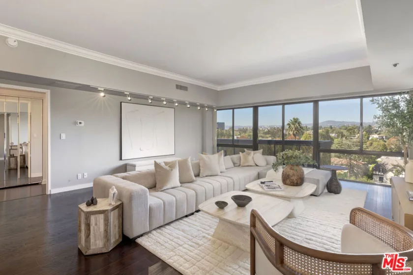 10445 Wilshire Boulevard #703 photo 1
