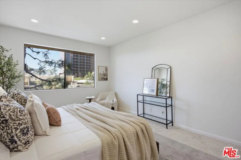 1271 Granville Avenue #402 photo 14