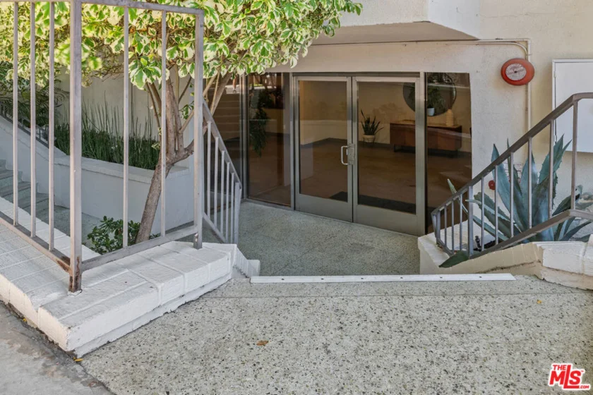 960 Larrabee Street #328 photo 4