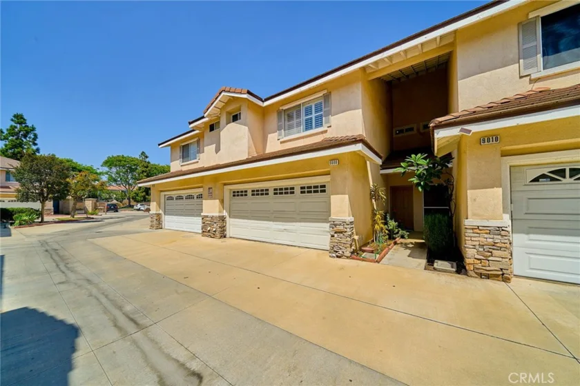 9008 Primavera Lane photo 2