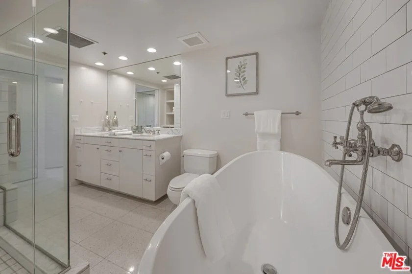10445 Wilshire Boulevard #1402 photo 26
