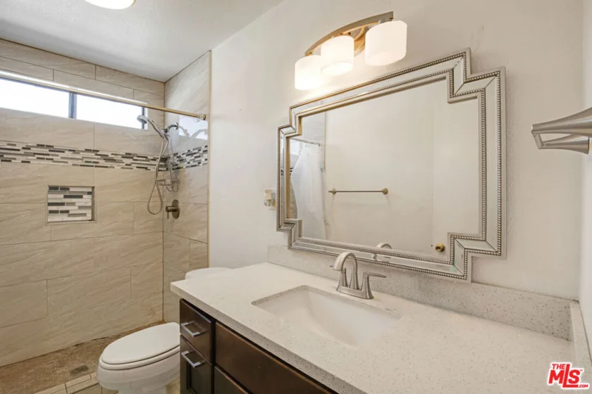 20920 Community Street #10 photo 21