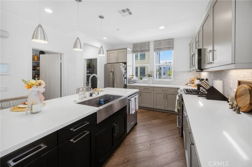 1687 Grand View photo 13