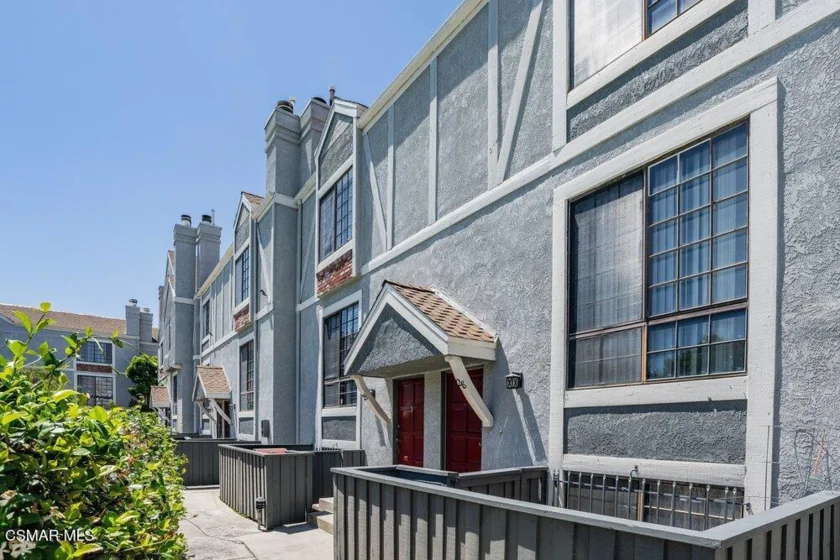 18102 Burbank Boulevard #29 photo 6