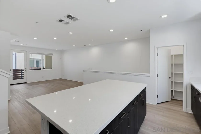 745 Shoreline Road photo 19