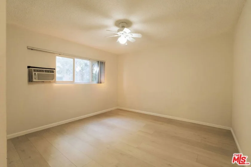 1754 N Kenmore Avenue #202 photo 5