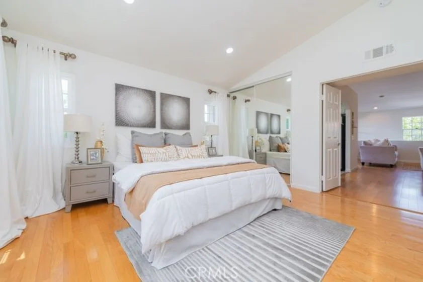 2310 Cascade photo 16