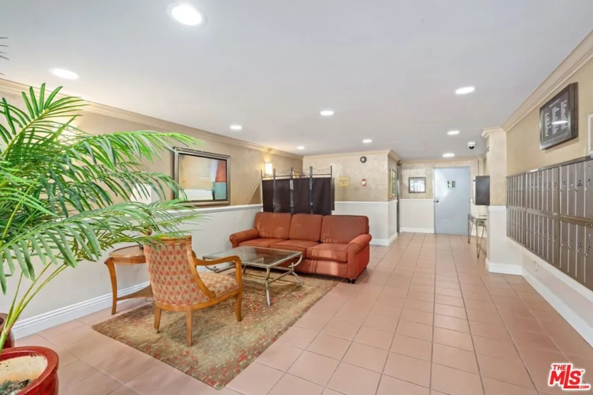 310 Tahiti Way #103 photo 25